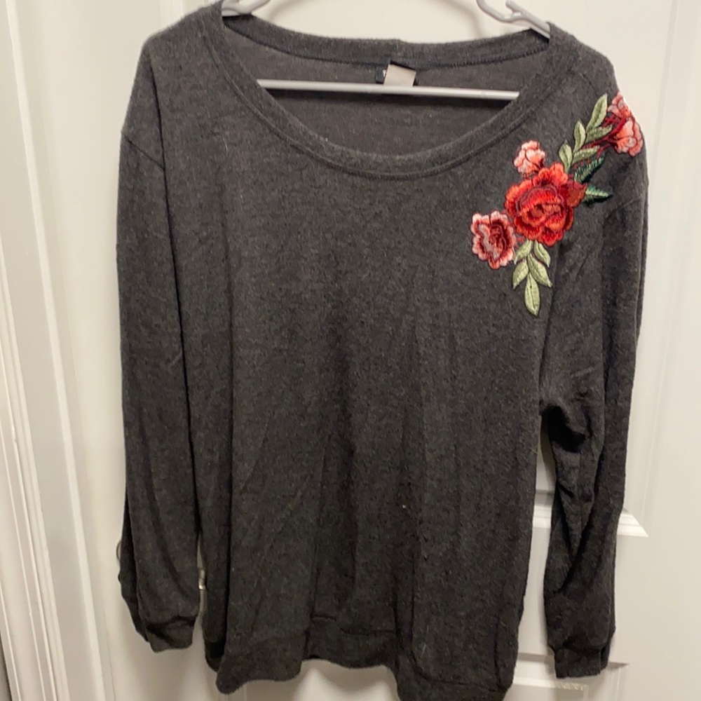 Grey sweater with embroidered roses
